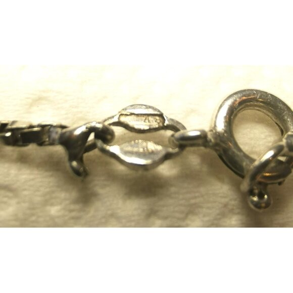 Sterling Silver Box Chain 20 inch and Pendant Elephant Holding a Moonstone Gem - Picture 5 of 8